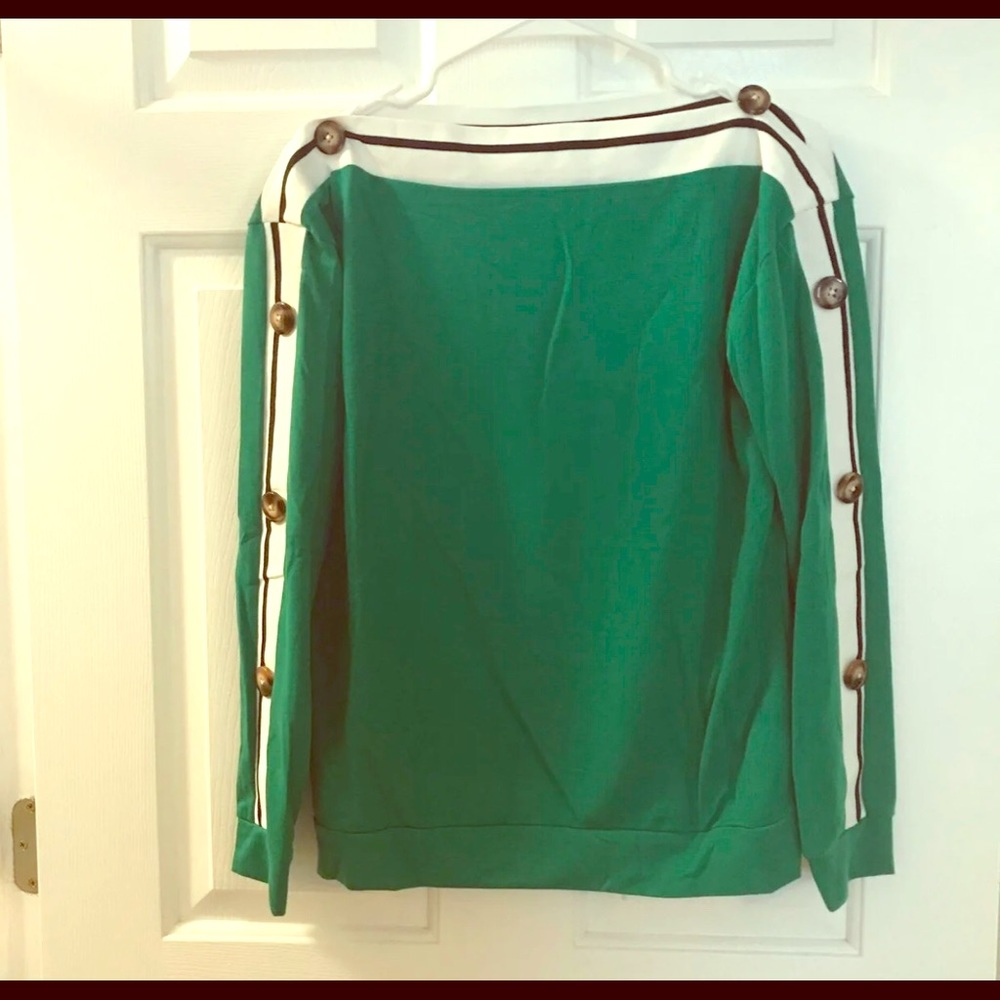 Women’s medium sweatshirt with accent buttons